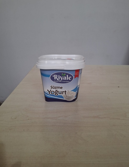 Riyale 900 Gr Tam Yağlı Süzme Yoğurt