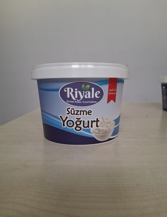 Riyale 2 Kg Lık Tam Yağlı Süzme Yoğurt